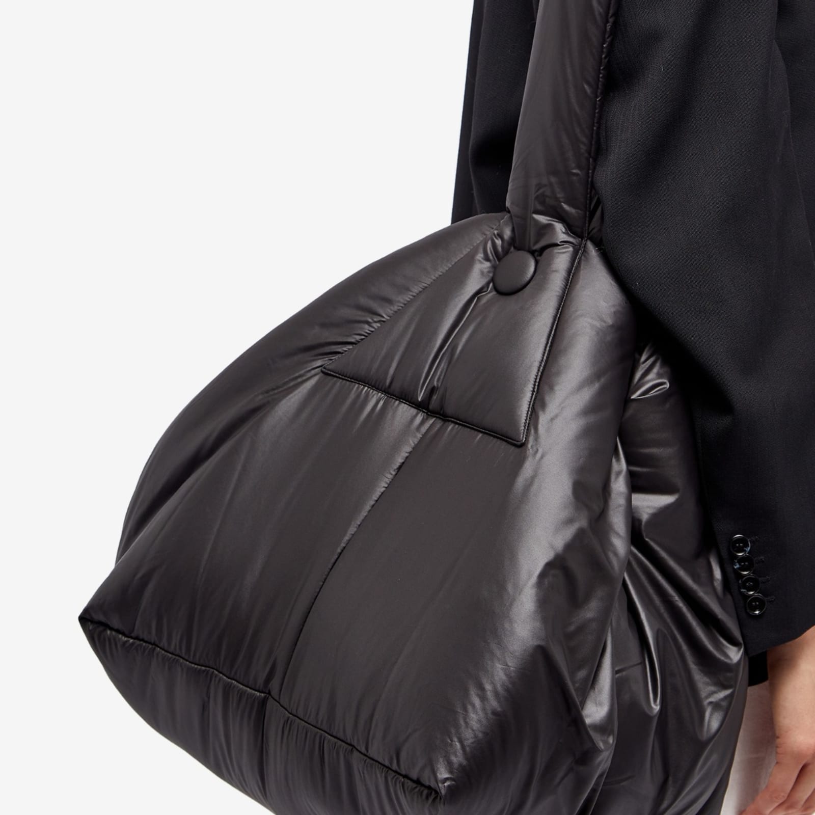 Low Classic Giant Padded Bag Black END. (AU)
