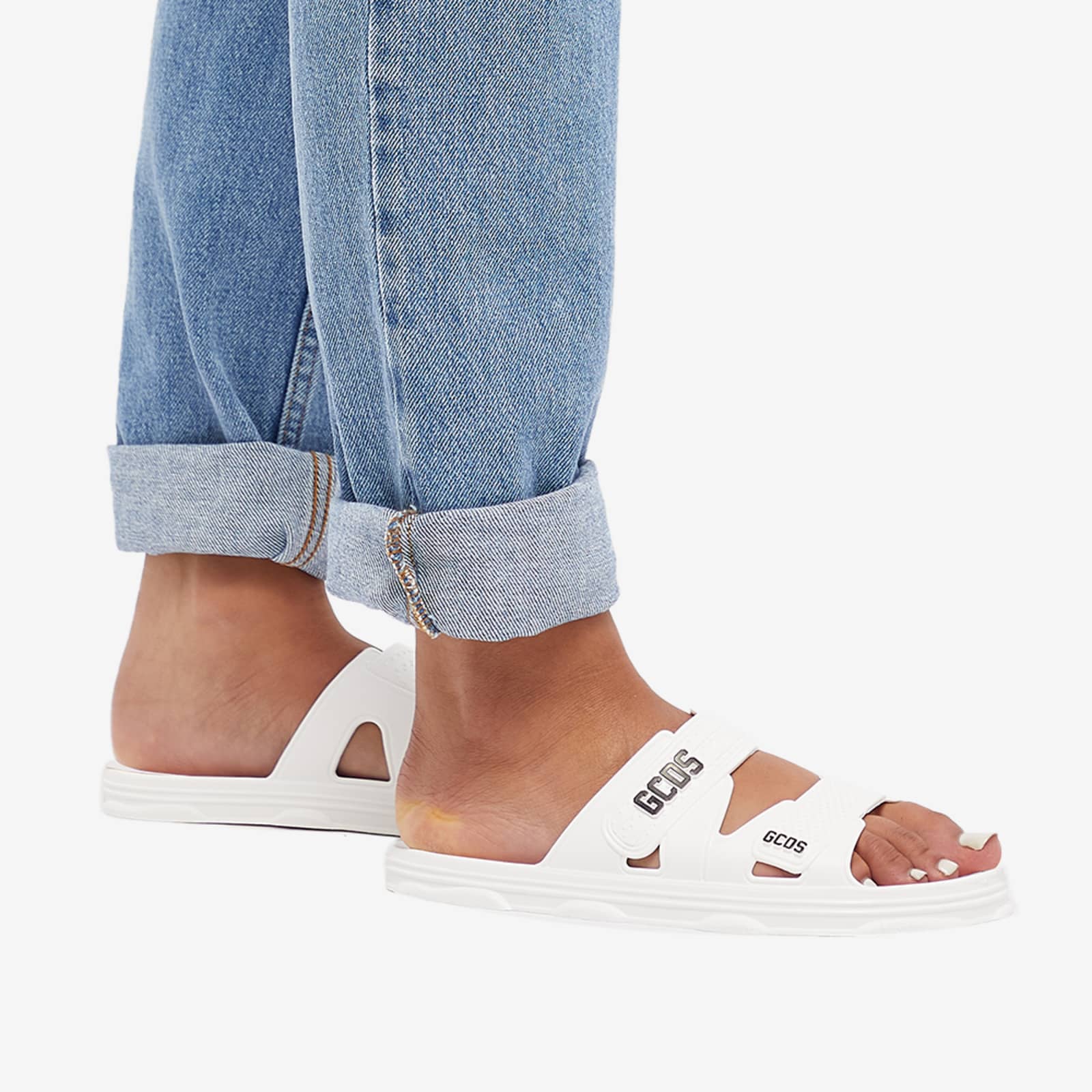 GCDS Pool Slide White END. (UK)