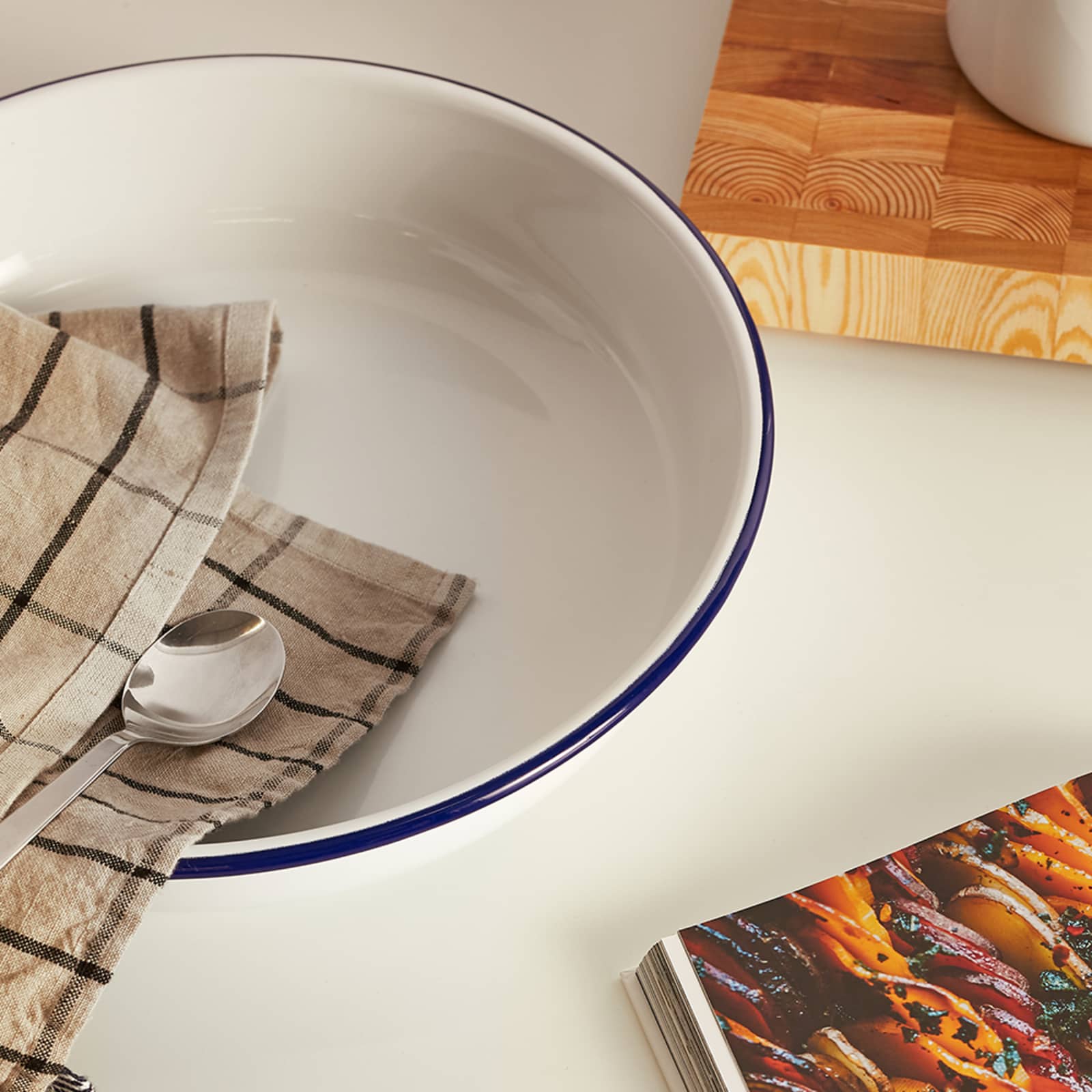 Falcon Enamelware Salad Bowl Large Original White & Blue END. (GB)