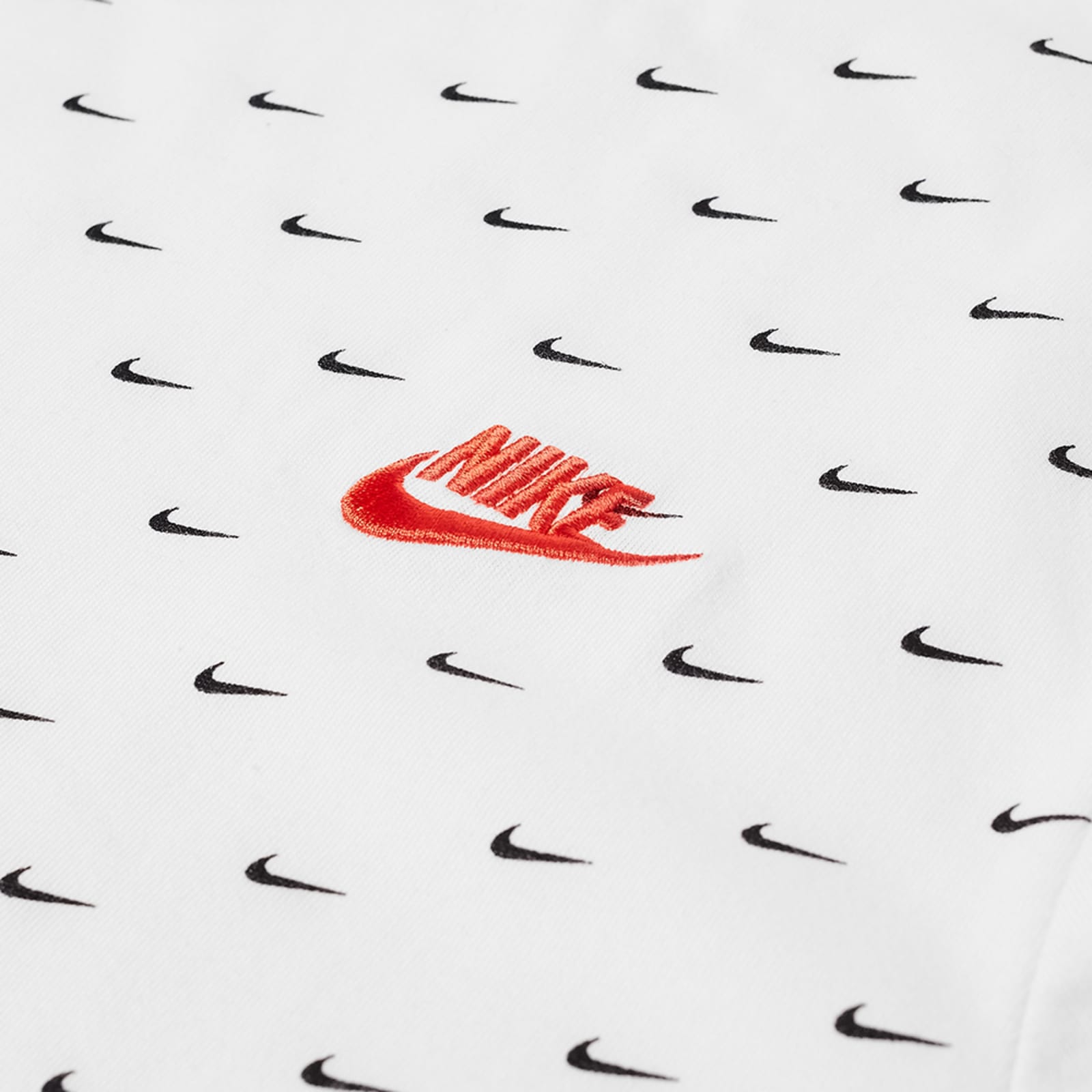 Nike Mini Swoosh T-Shirt - White & Black