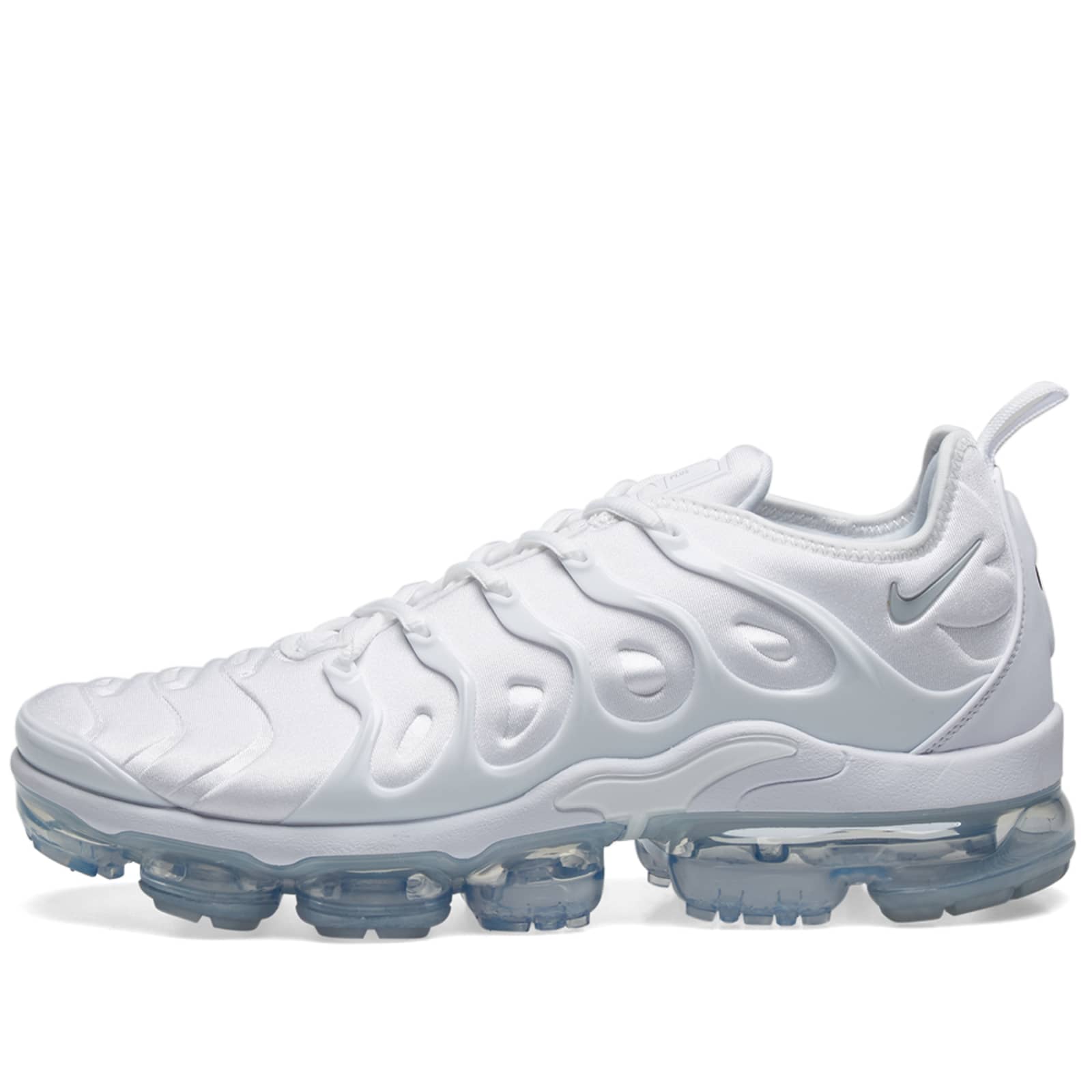 vapormax plus white outfit