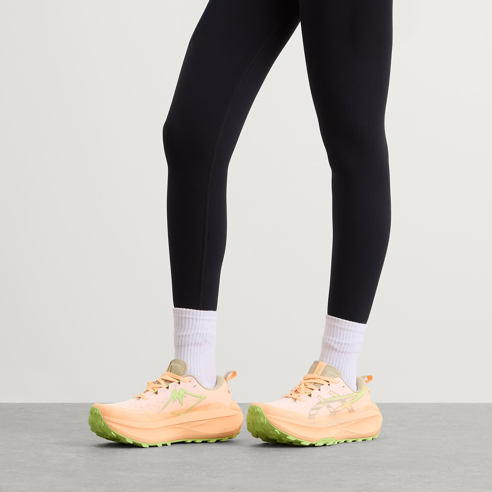 Asics Running TRABUCO MAX 4 - Cream & Khaki