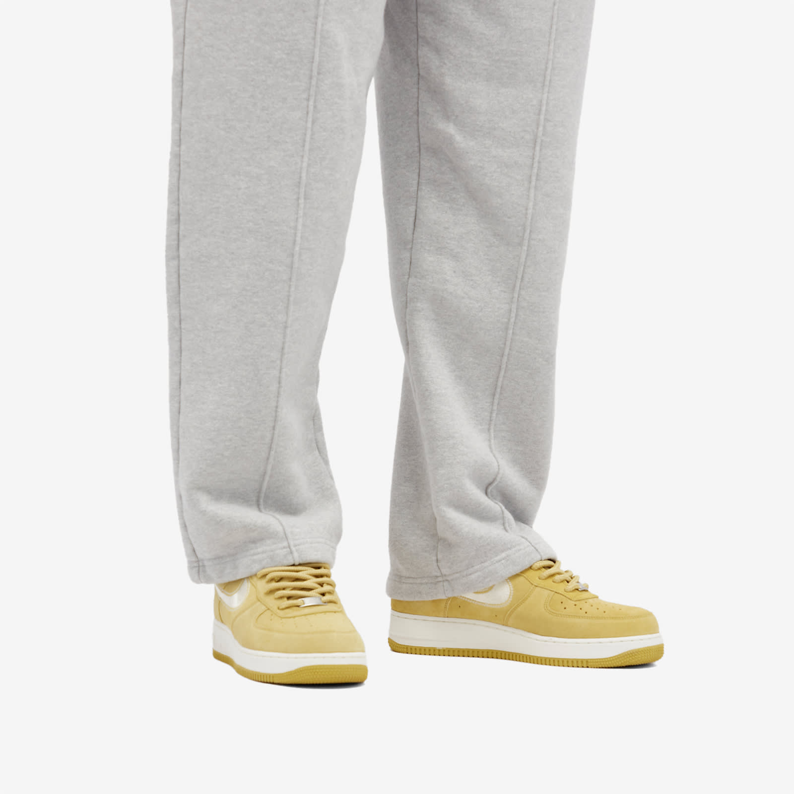 Nike Air Force 1 '07 Lv8 Trend Sneaker - Gold &  Sail