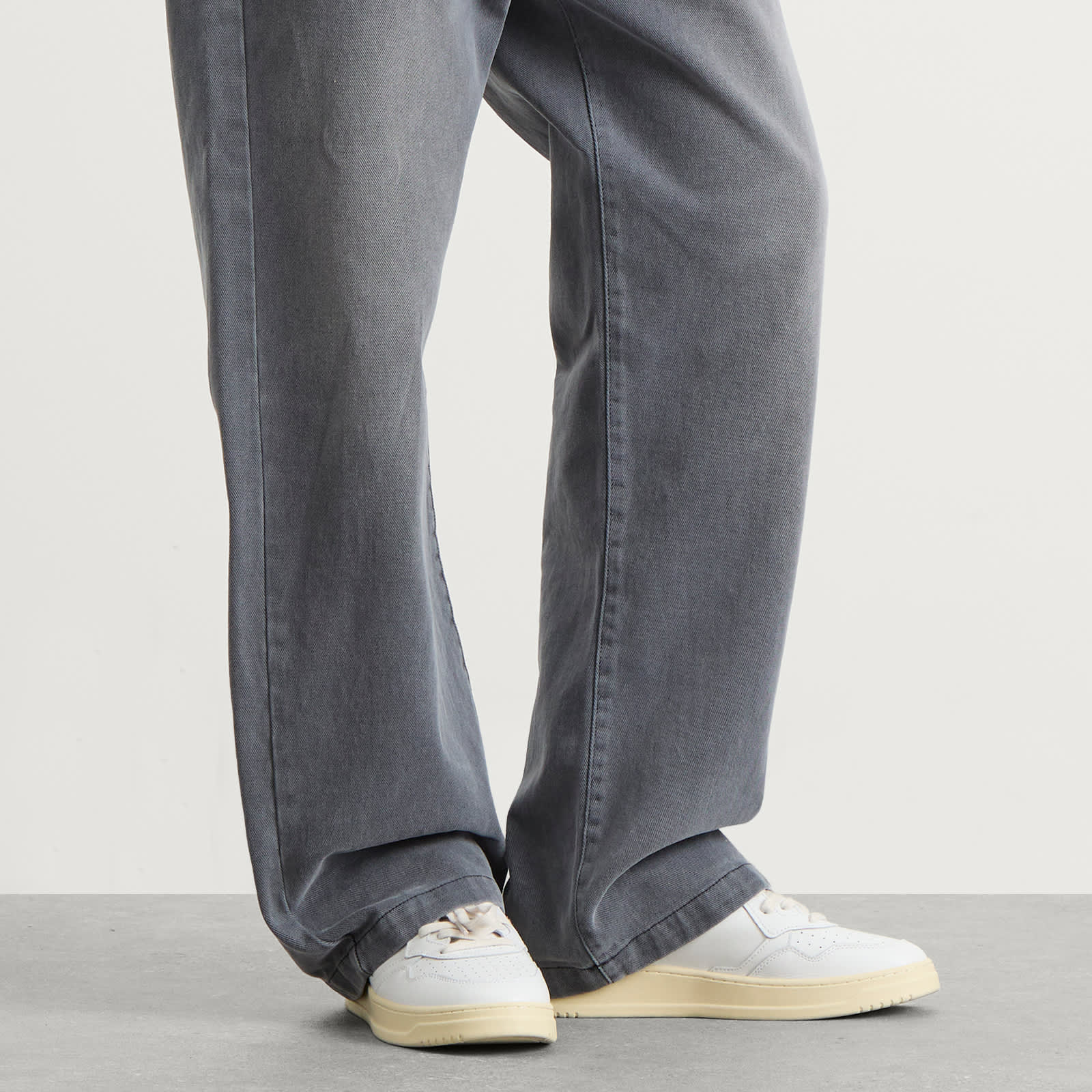 Autry 01 Medalist Low Leather Sneaker - Wht/Tidfoam