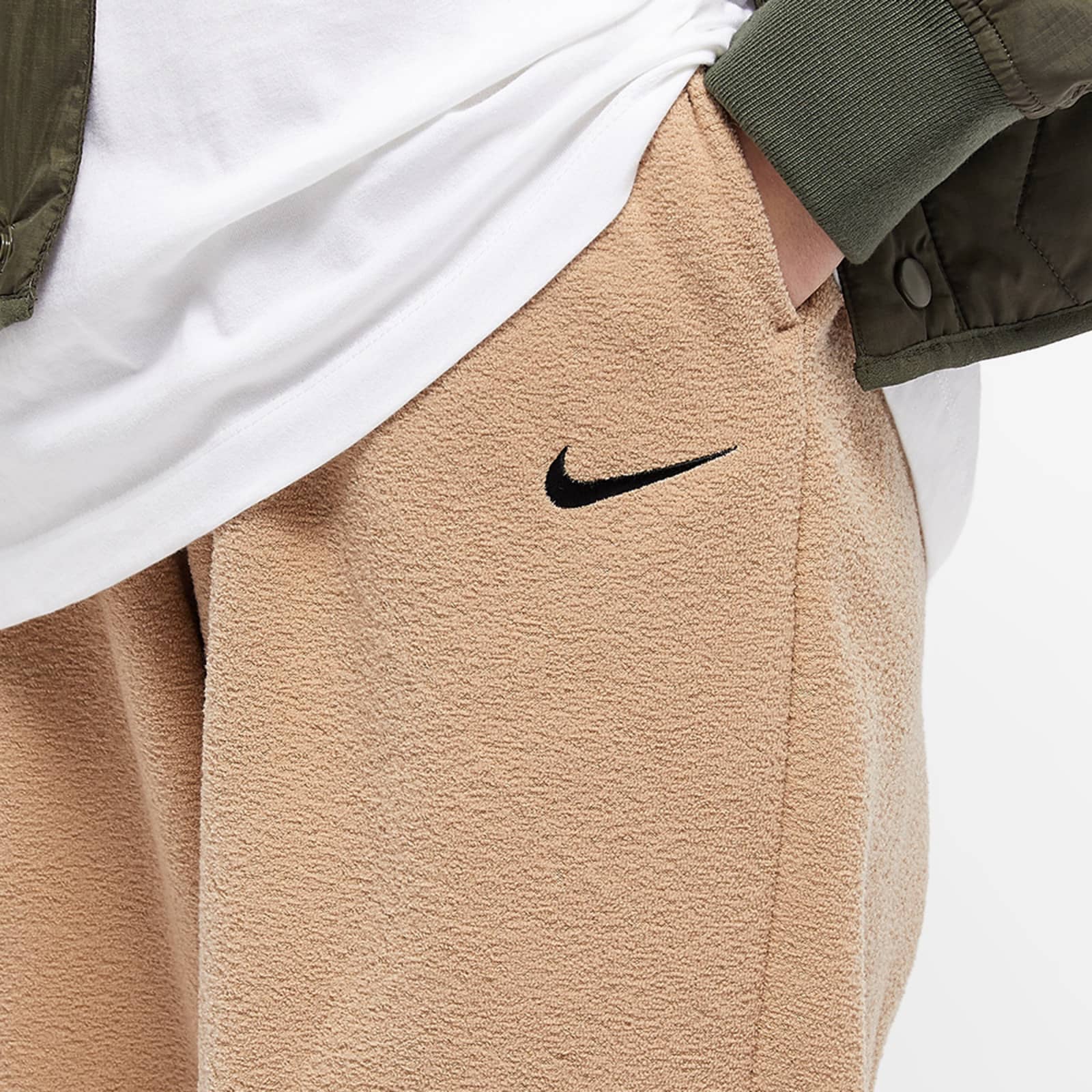 Nike Essentials Plush Fur Jogger Hemp & Black END.