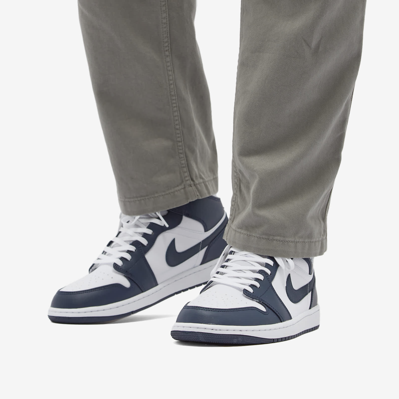 nike jordan 1 mid white