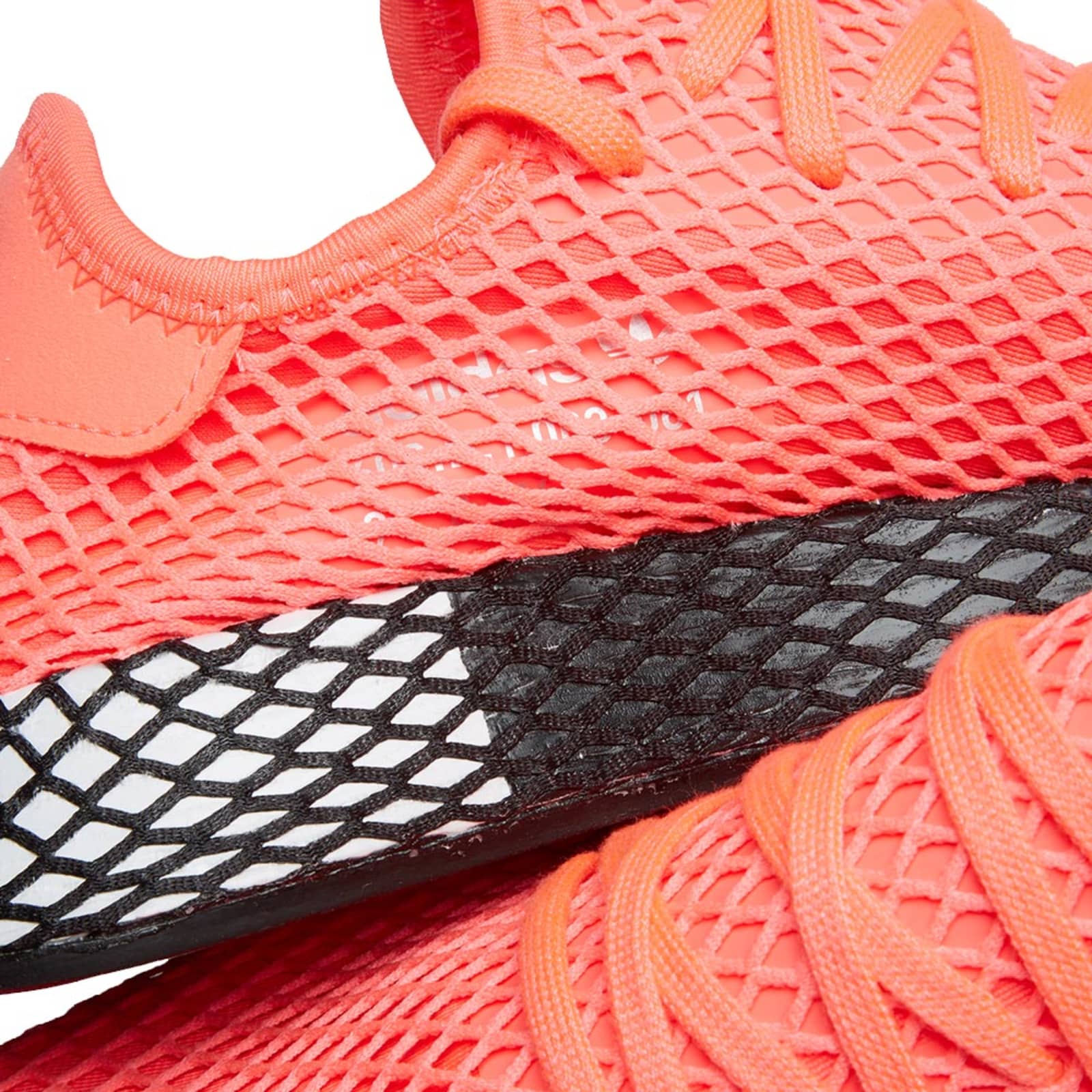 deerupt runner black