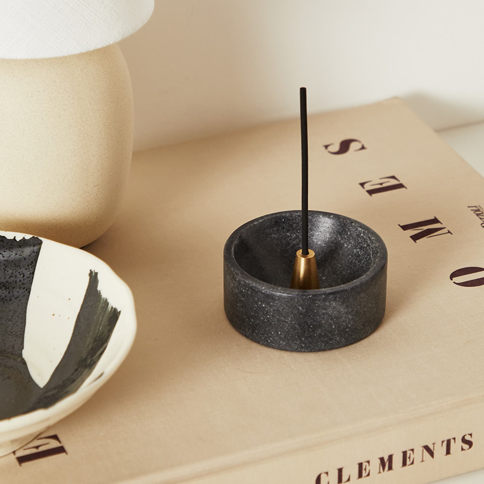 Soho Home Ray Black Marble Incense Holder Tonka & Florum Tonka END.