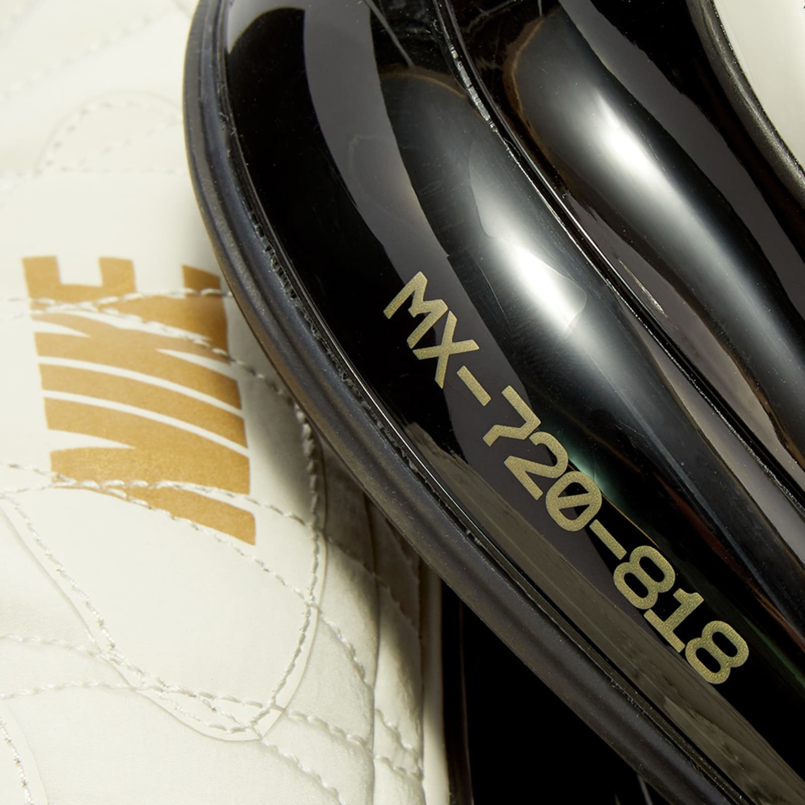nike mx 720 818 gold