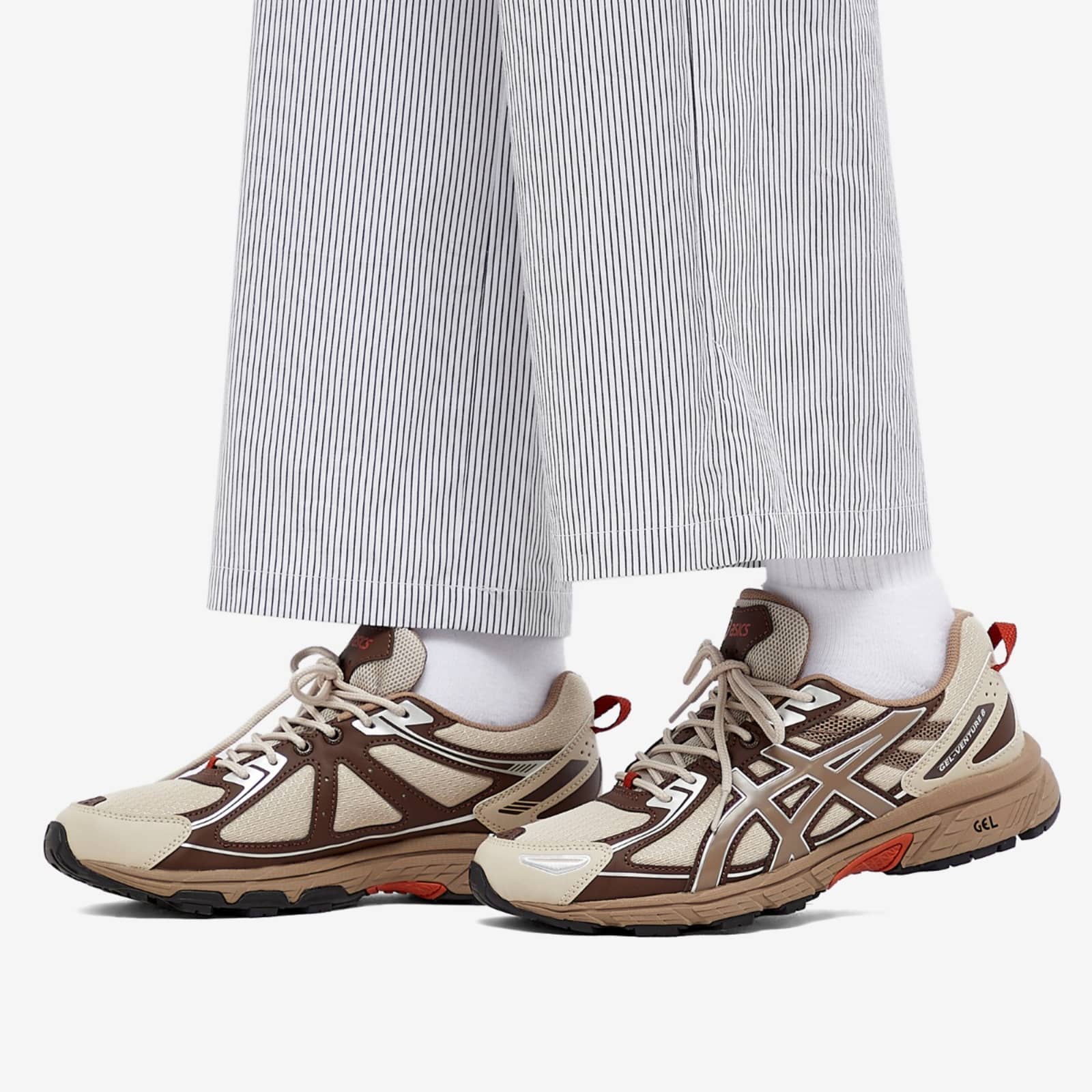 difference between asics gel venture 6 and 7