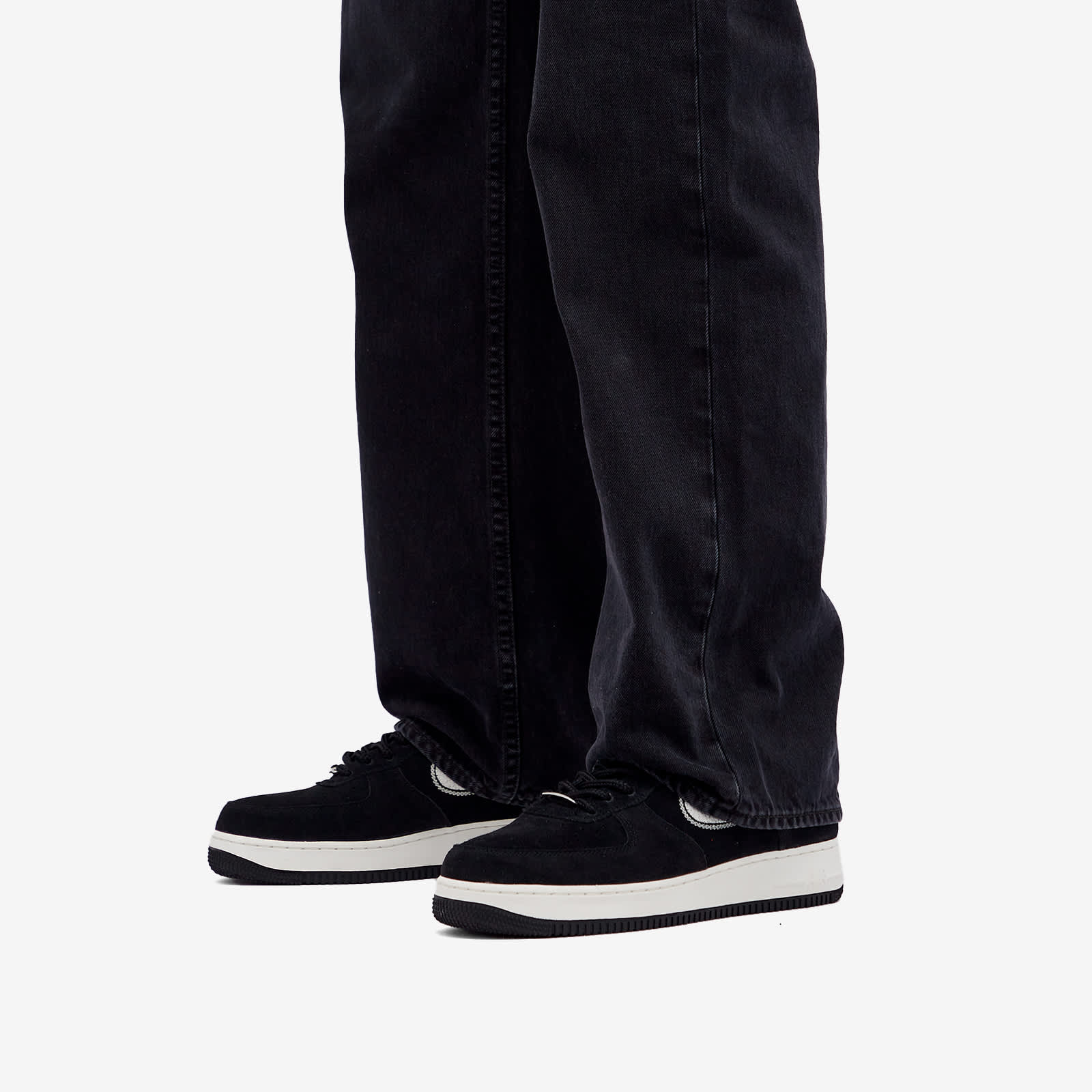 Nike Air Force 1 '07 Lv8 Trend Sneaker - Black & Sail