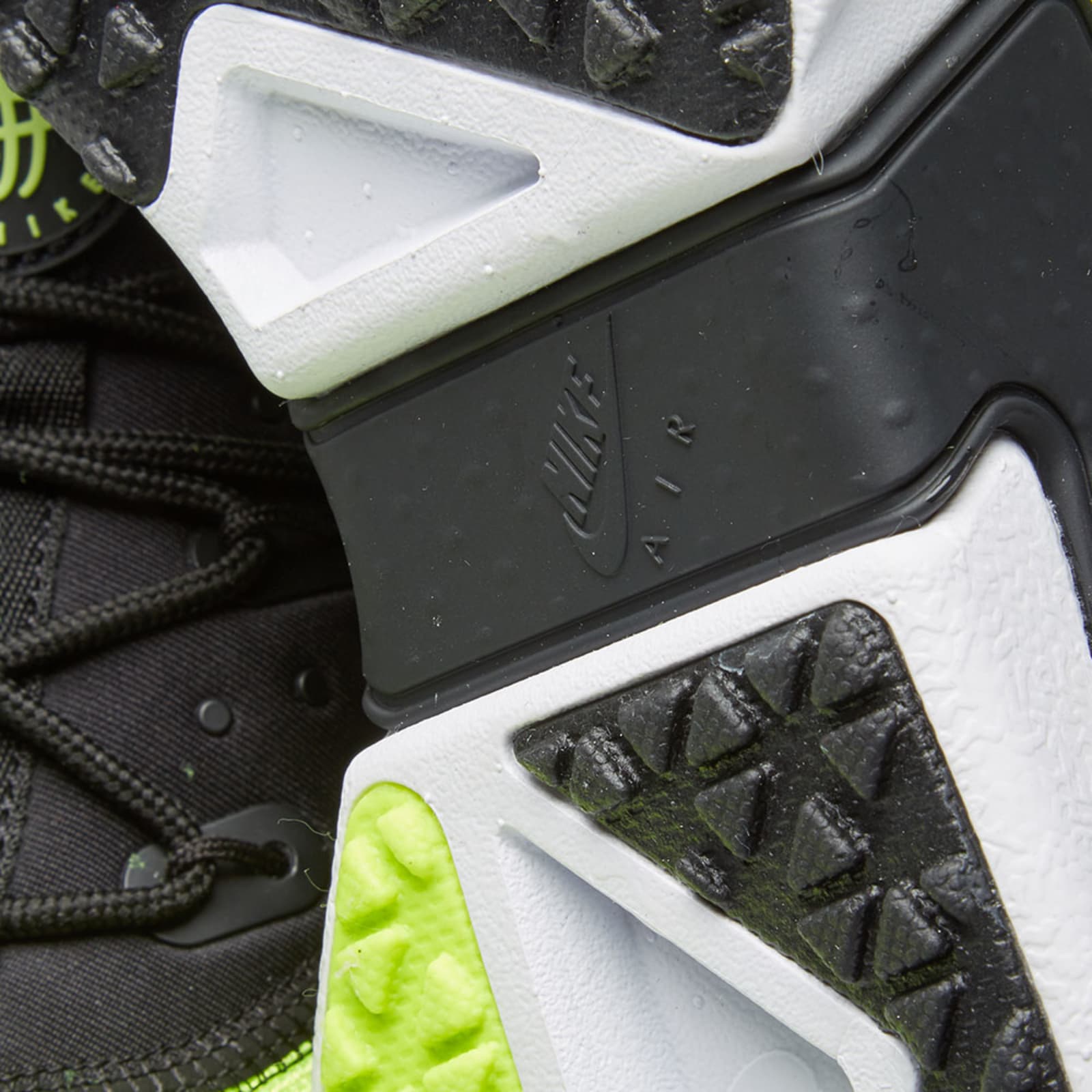 nike air huarache drift volt