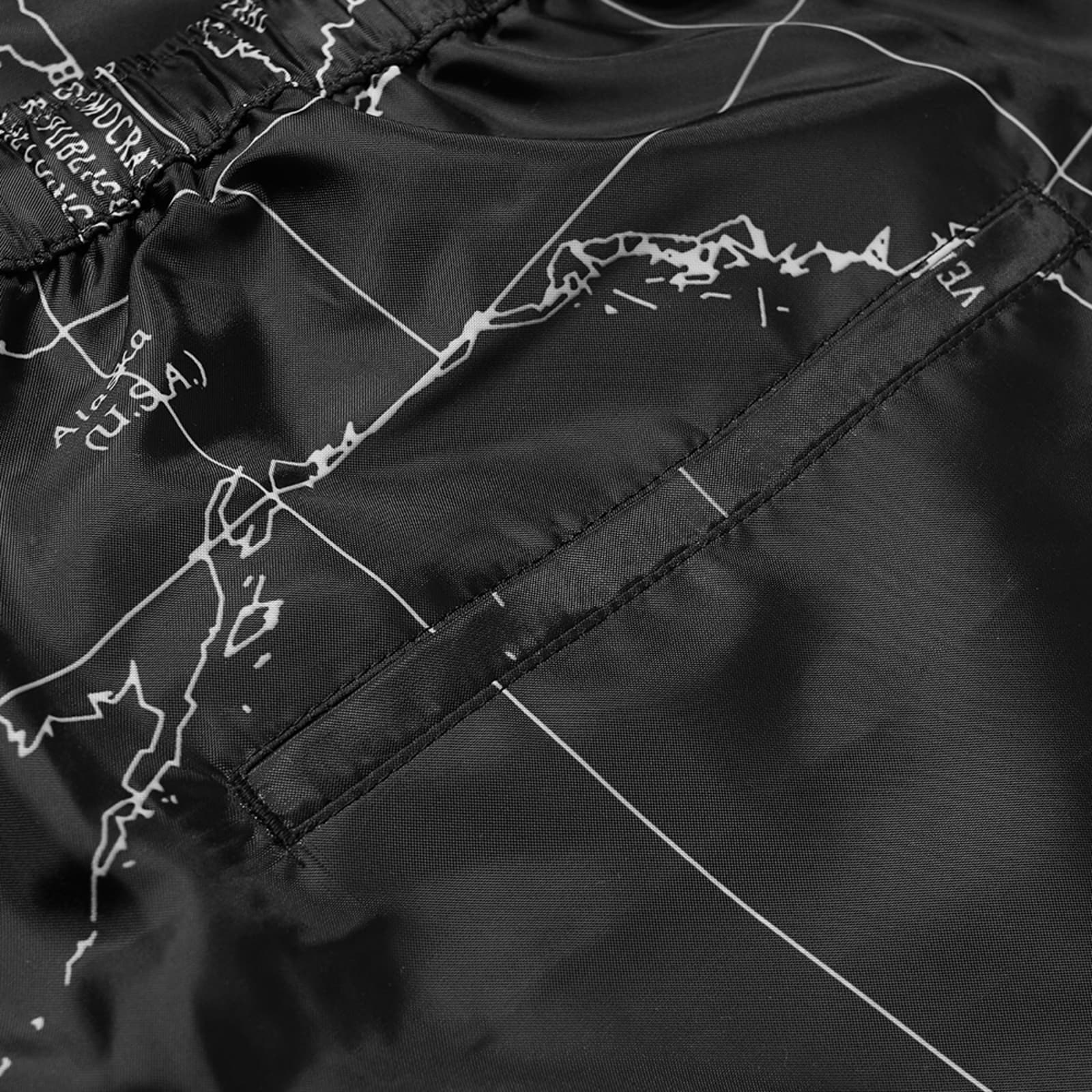 uniform-experiment-world-map-easy-shorts-black-end