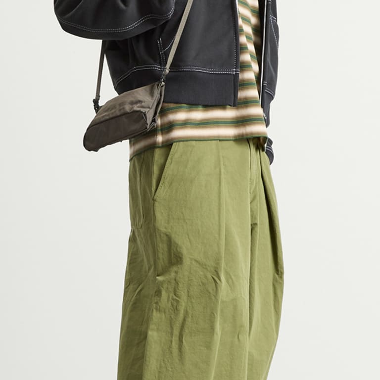 F/CE. Сумка-саквояж из текстурированной саржи на шнурке.