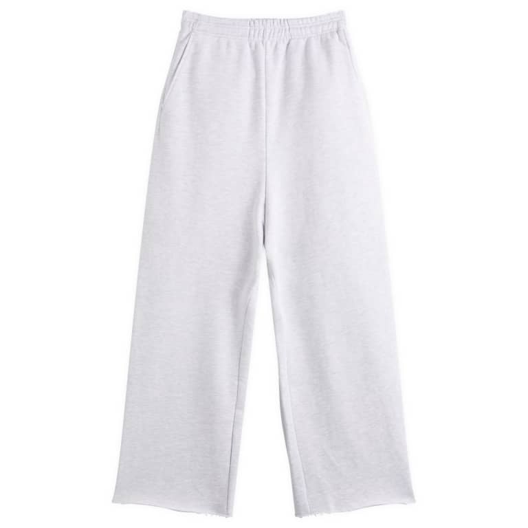 Целые Студии В спортивных штанах