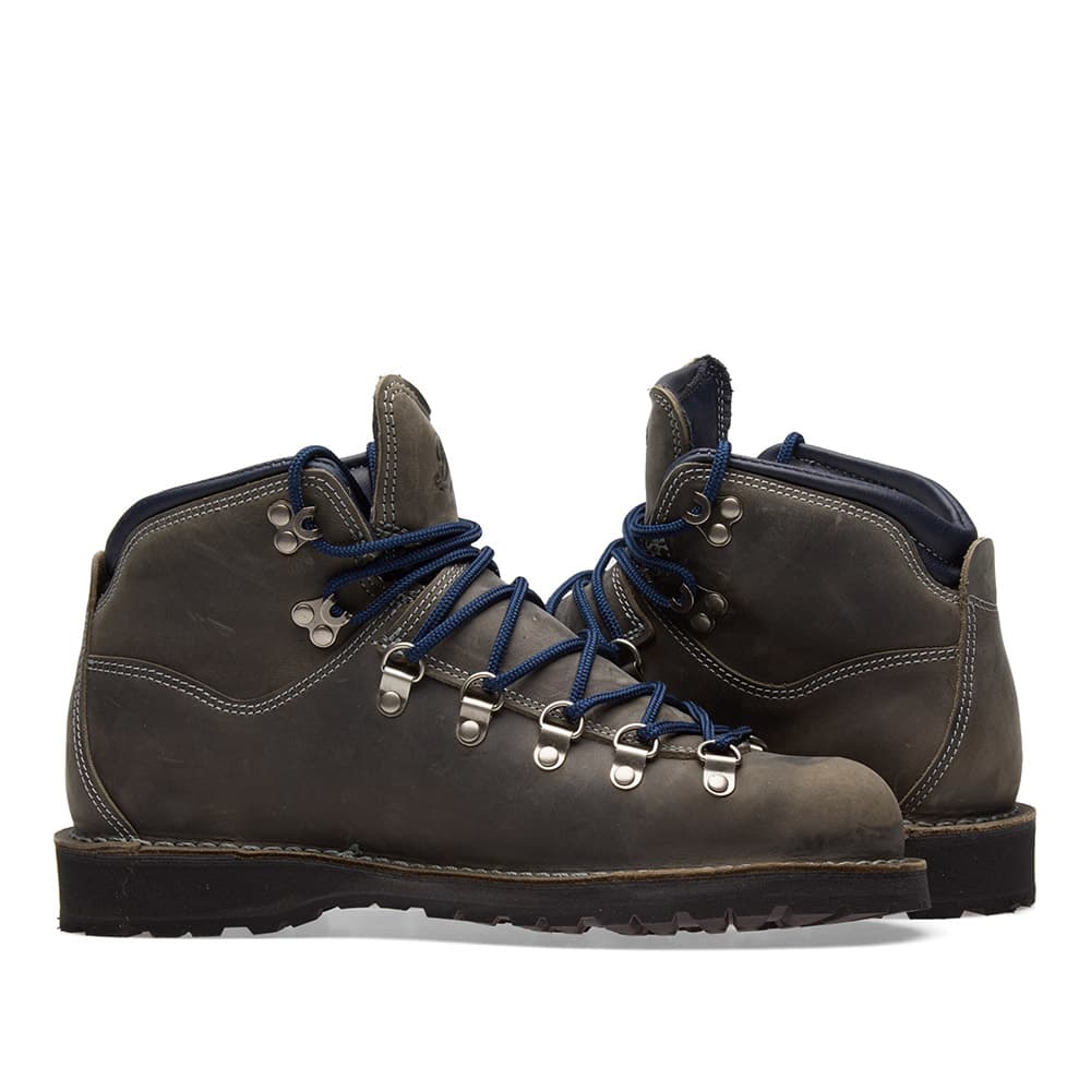 danner mountain pass hiking boots