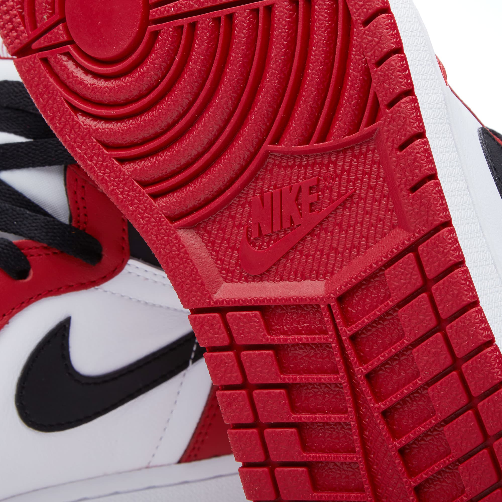 Nike Air Jordan 1 Retro High OG 'Varsity Red' White, Black & Varsity Red