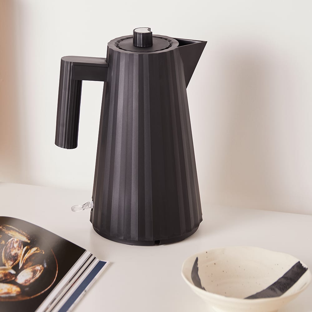 Alessi Plisse Kettle 1.7L Black END. (DE)