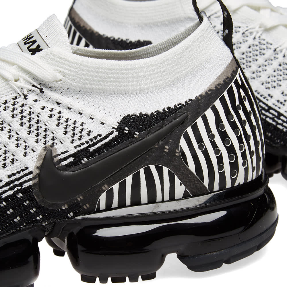 vapormax flyknit 2 black and orange
