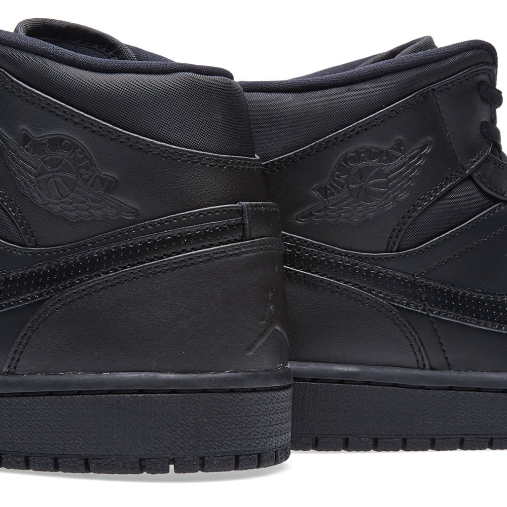 air jordan mid black white