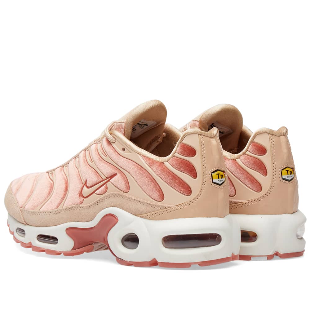 peach air max plus