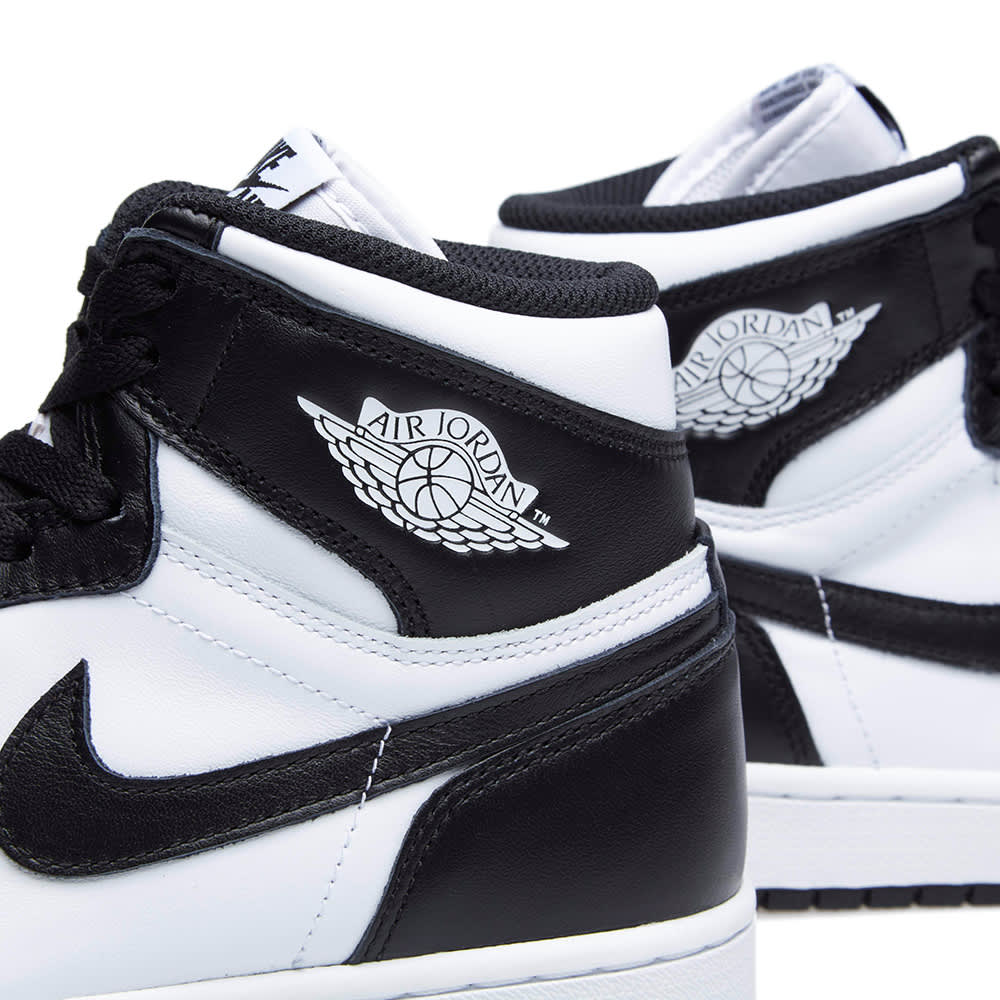 black and white nike retro 1