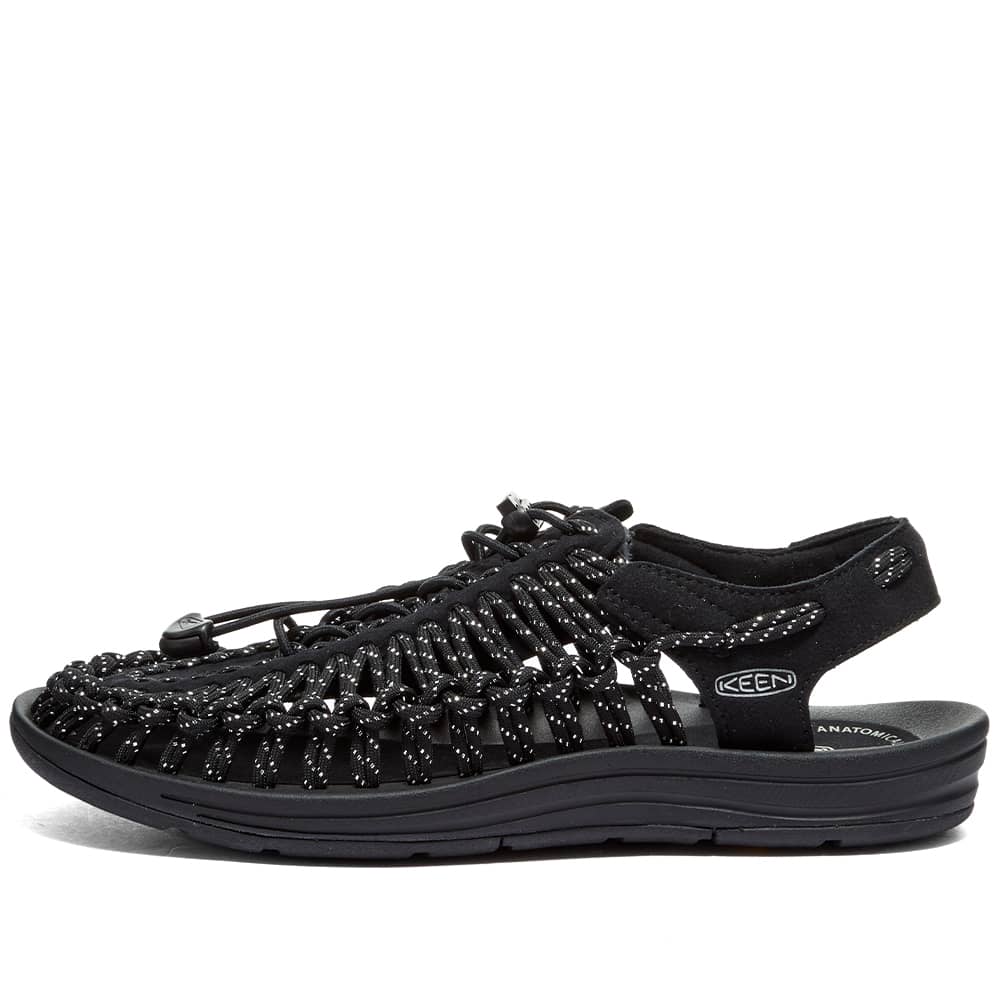 keen uneek black white