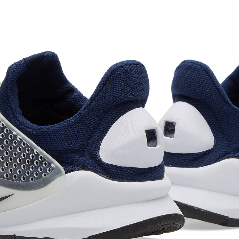 nike sock dart mid