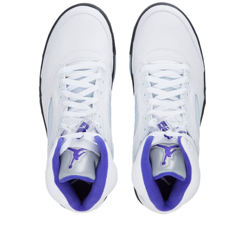 white basketball shoes kobe