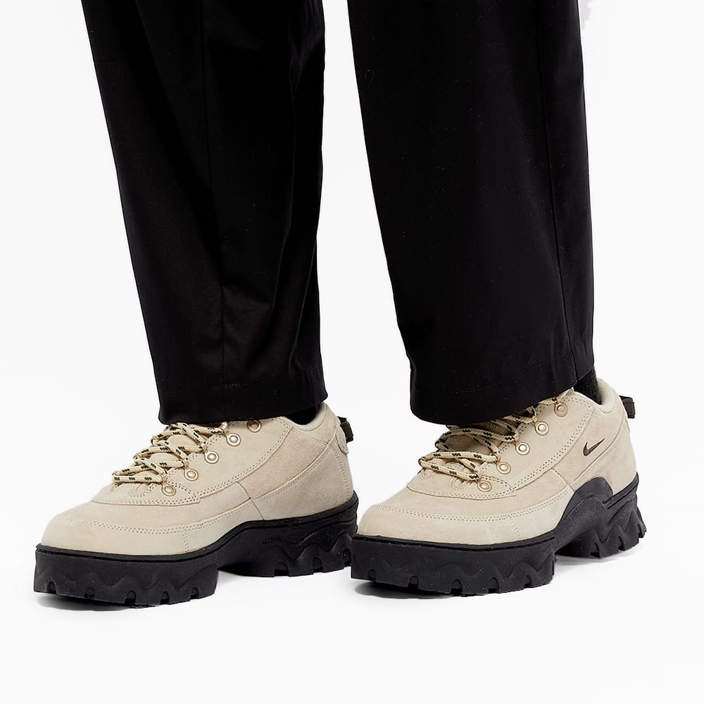 Nike Lahar Low W Rattan, Khaki, Black & Gold END. (US)