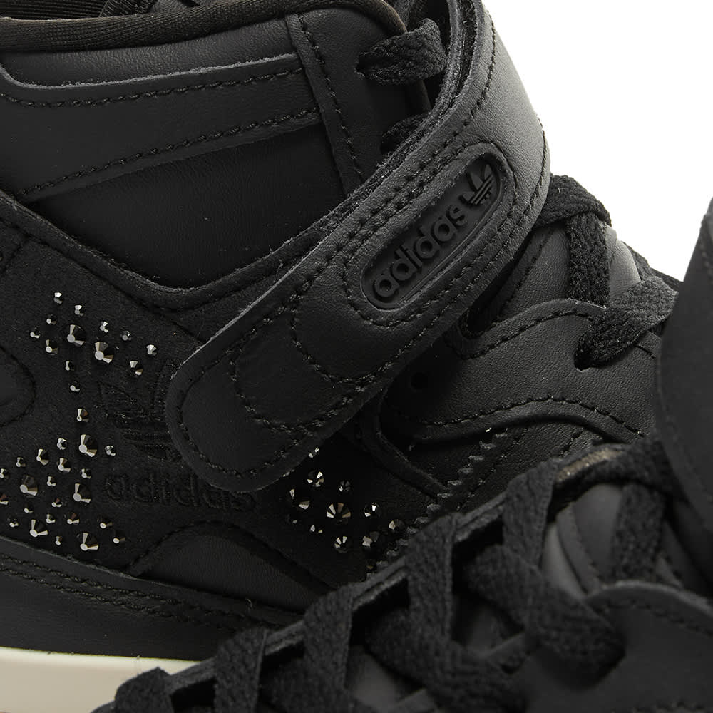 forum 84 black and white