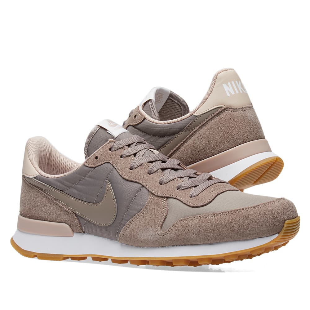 internationalist nike beige