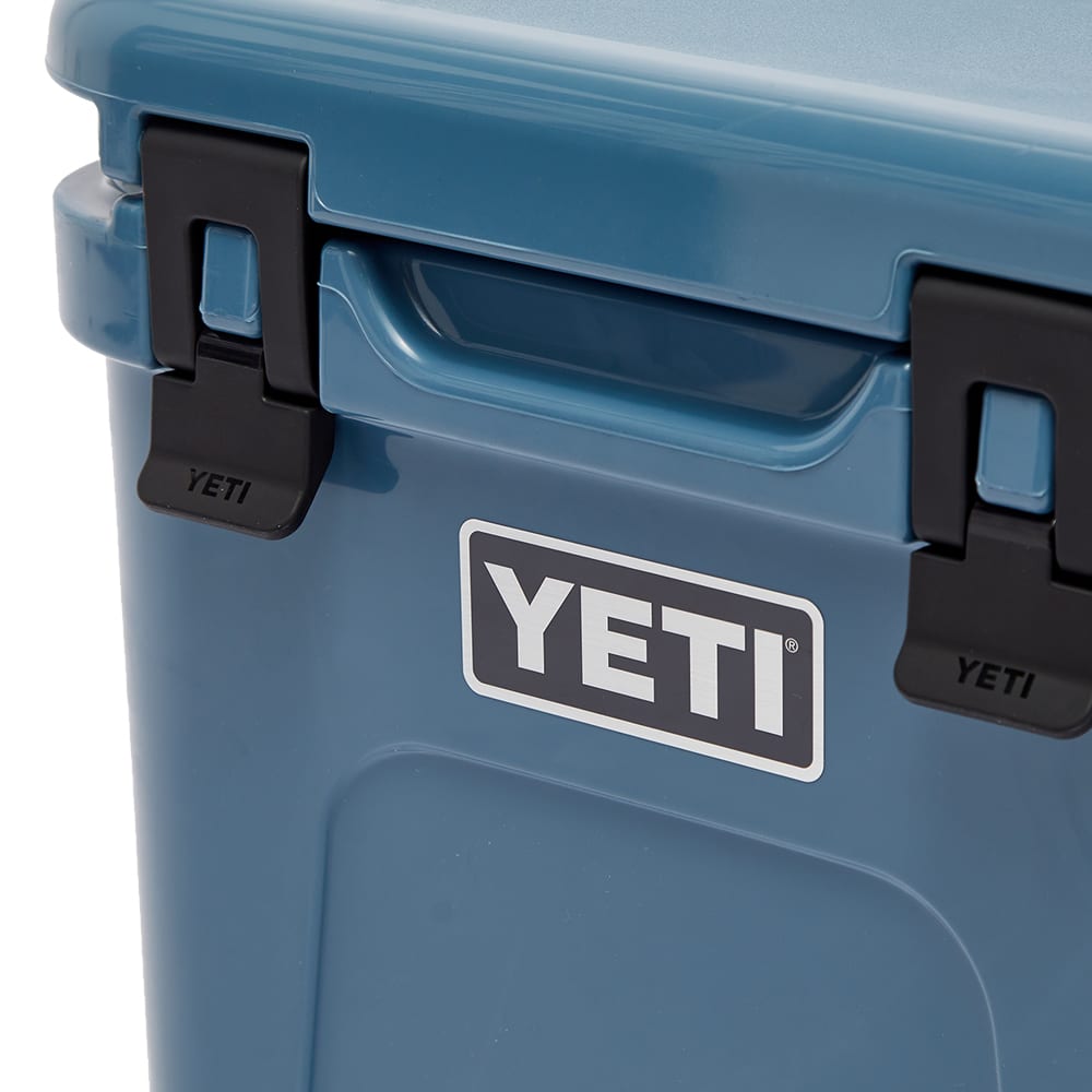 YETI Roadie 24 Cooler With Soft Strap Nordic Blue END. (SG)