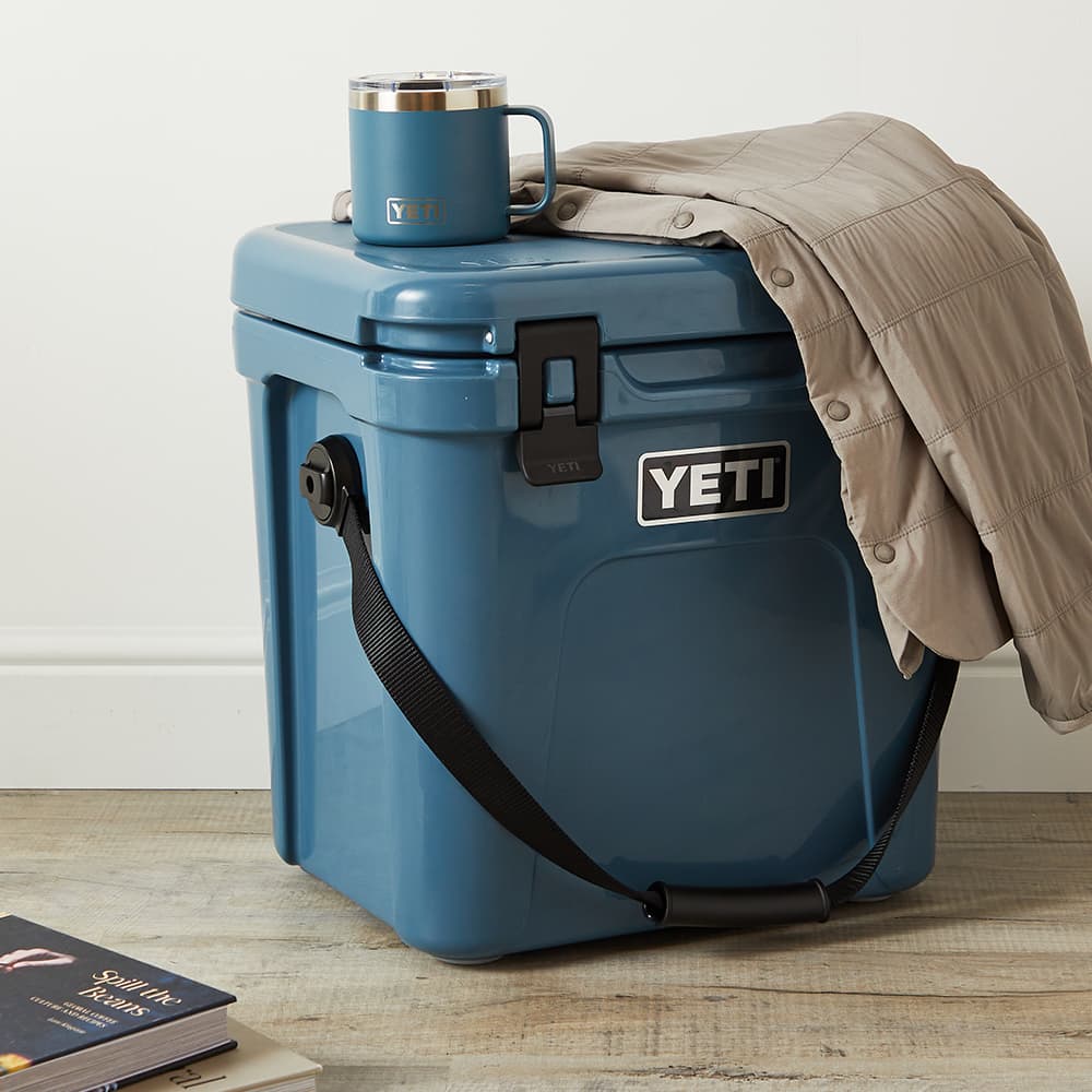 YETI Roadie 24 Cooler With Soft Strap Nordic Blue END. (NL)