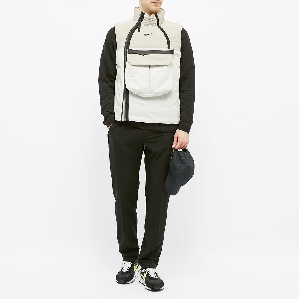 Nike Tech Pack Utility Vest Light Bone, Stone & Black END.