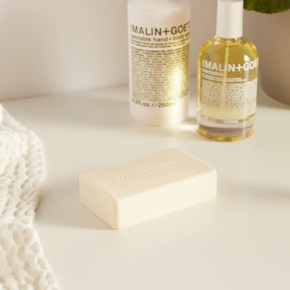 malin goetz rum bar soap