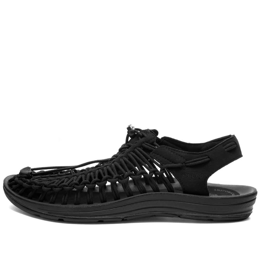 keen uneek black white