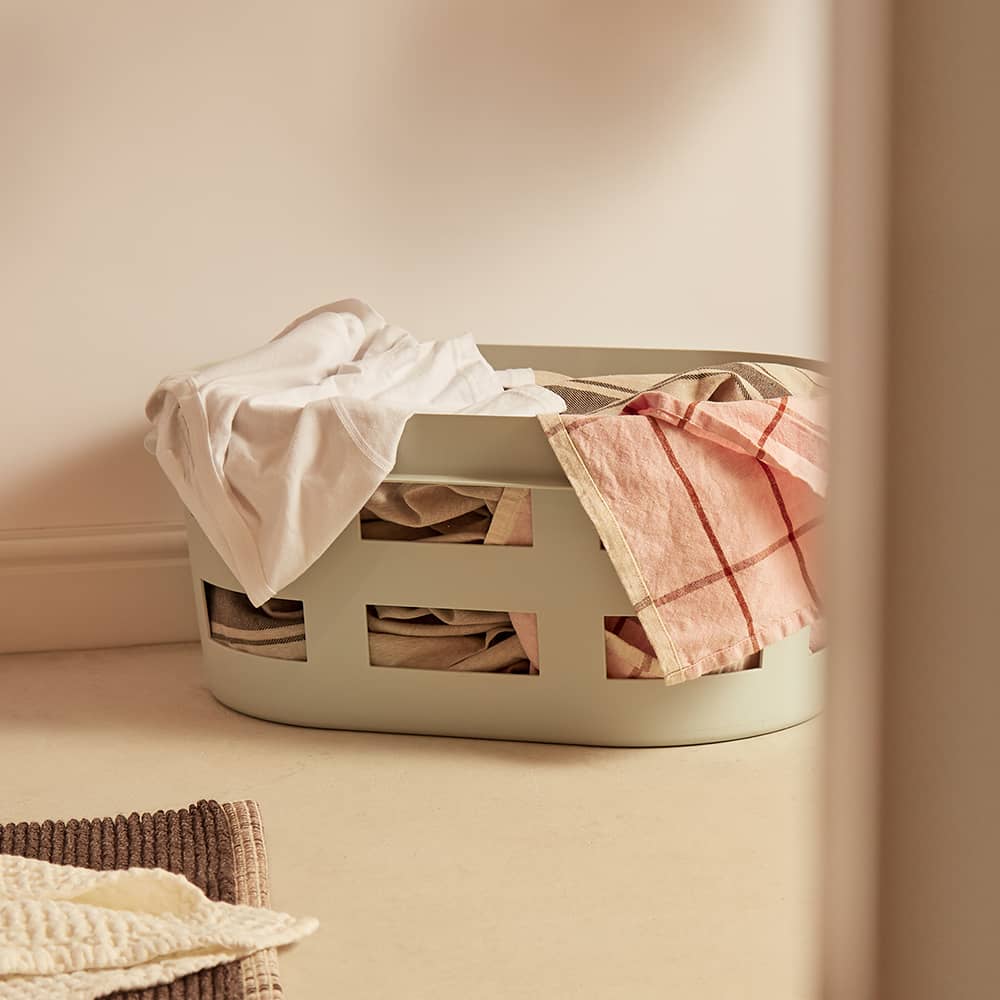 laundry basket hay