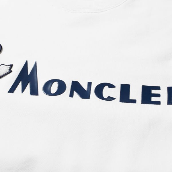 Логотип монклер. Монклер бренд логотип. новая эмблема moncler. шрифт монклер. коллаборация эмблемы монклер.