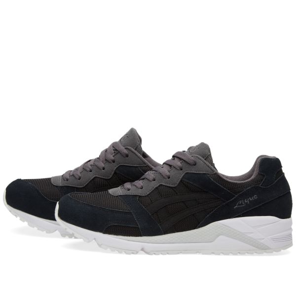 asics gel lique on feet