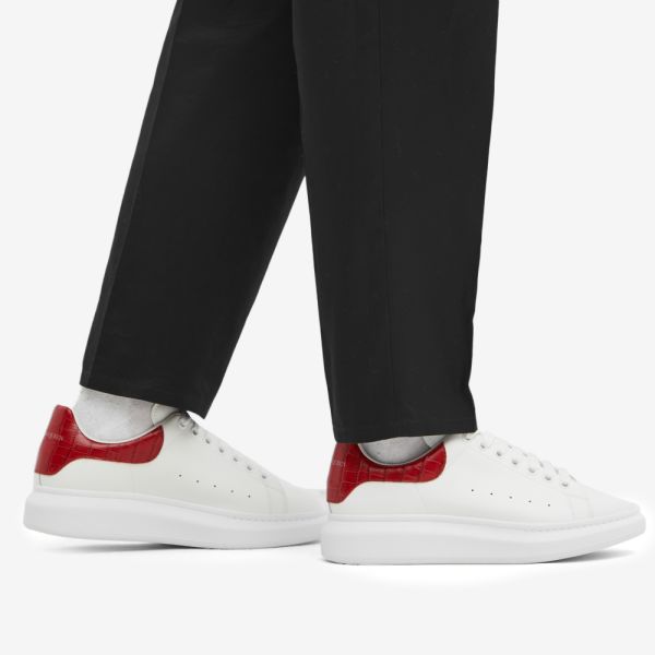 white and red mcqueen