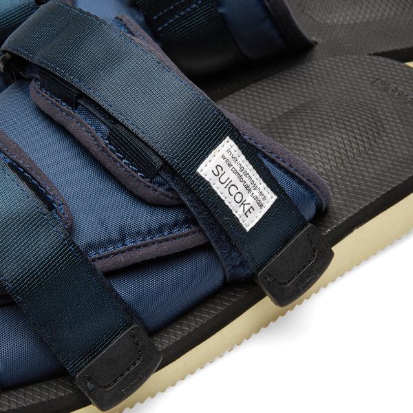 suicoke moto on feet