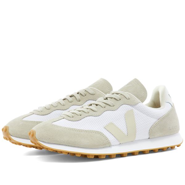 Veja runner clearance