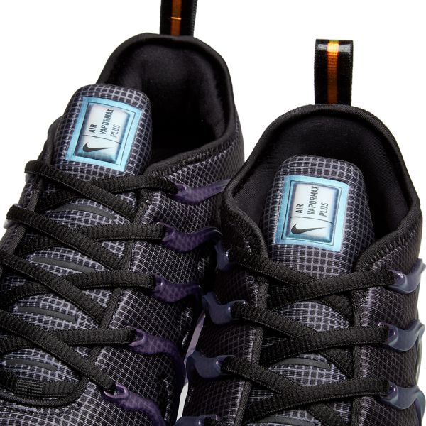 nike vapormax plus black and purple