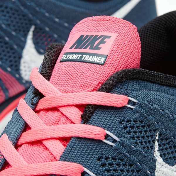 nike flyknit trainer blue pink