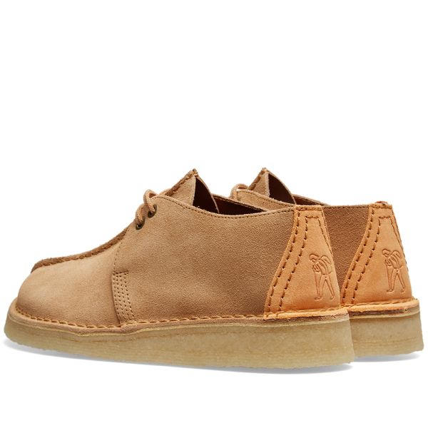 clarks desert trek light tan