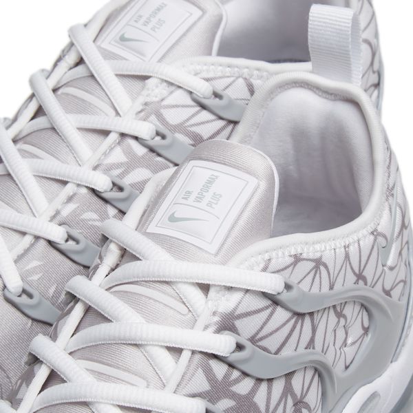 nike vapormax plus silver