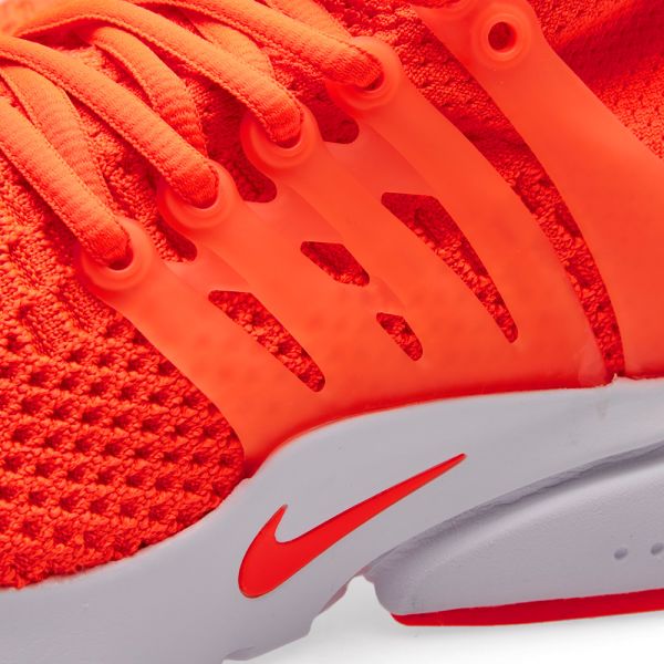 total crimson nike presto flyknit