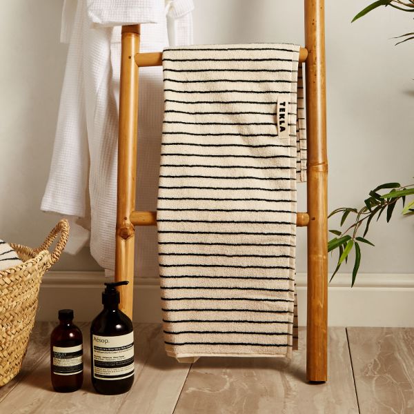 Tekla Fabrics Organic Terry Hand Towel Racing Green End