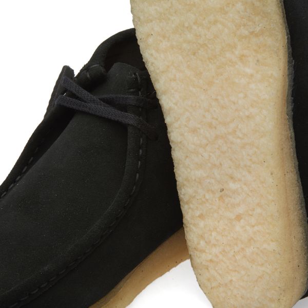 clarks wallabees black gum sole